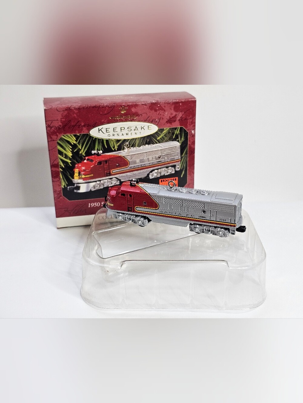Hallmark Keepsake 1997 Lionel 1950 Santa Fe F3 Diesel Locomotive Train Ornament